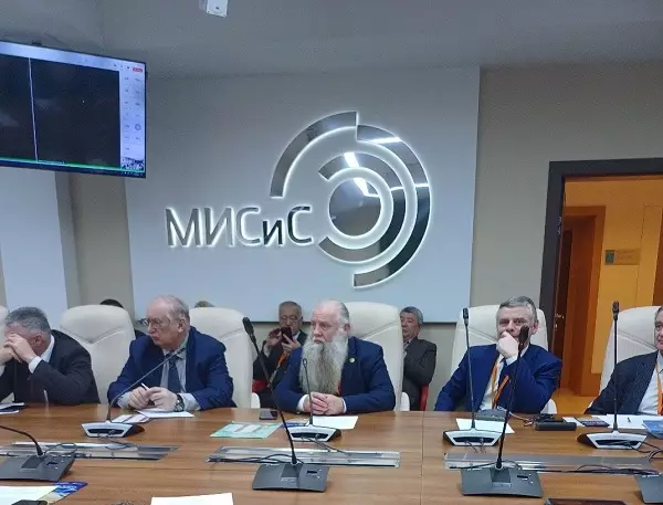 Доцент кафедры Механического оборудования, кандидат технических наук, заведующий секцией «Горное дело» – Дмитриенко В.Г. во время заседания ФУМО по УГСН 21.00.00 «Прикладная геология, горное дело, нефтегазовое дело и геодезия»