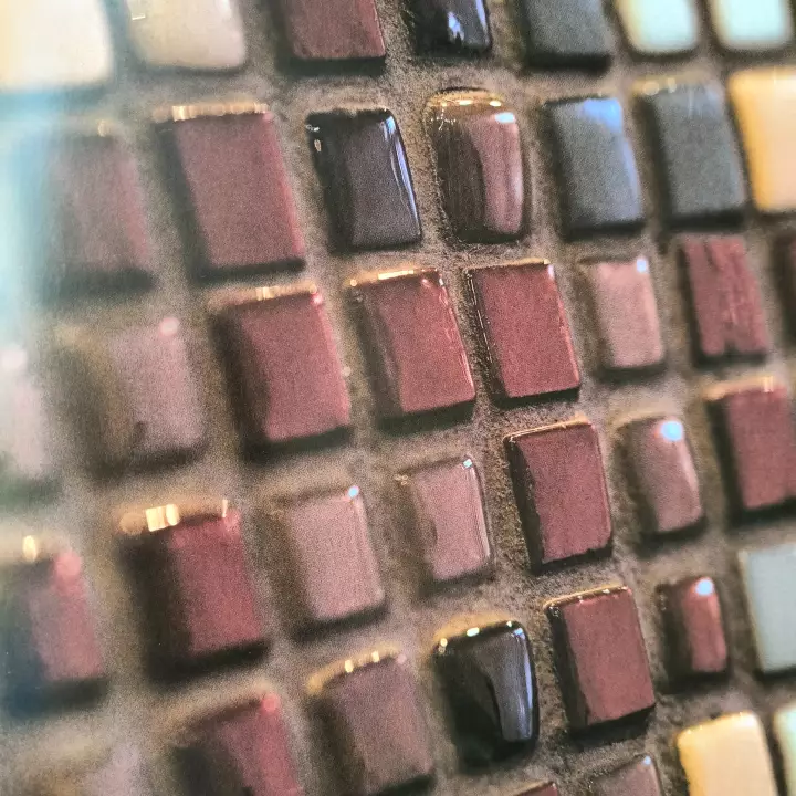 Одно из самых необычных превращений - это рождение СМАЛЬТЫ