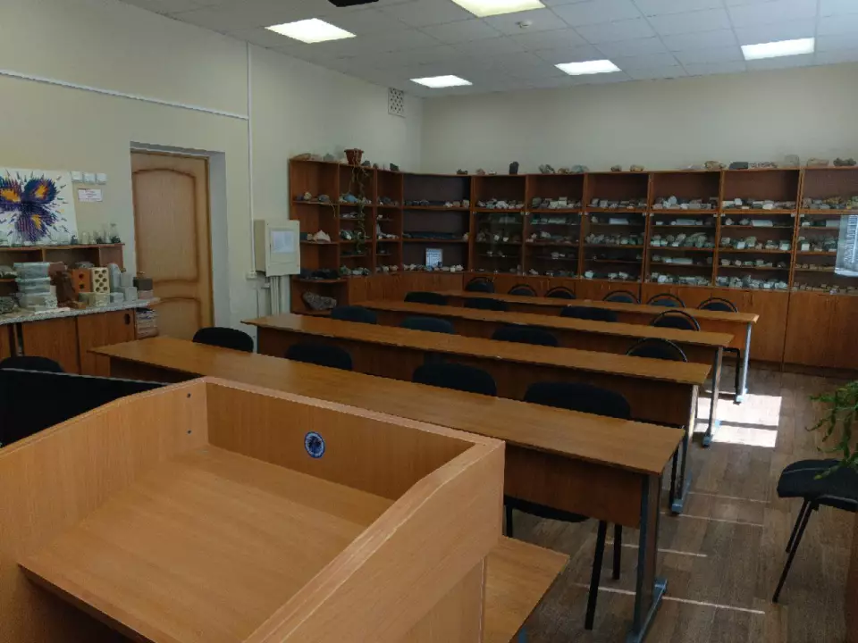 Кабинет минералогии (213 УК №2) 