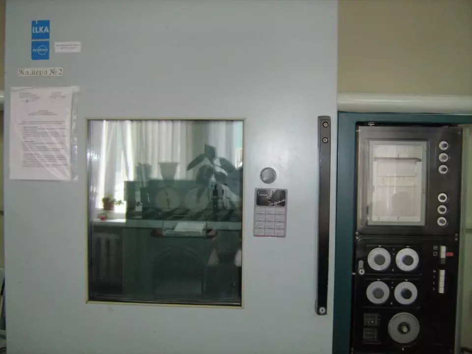 Морозильная камера для испытания строительных материалов (малогабаритных образцов) на морозостойкость при температуру 25 градусов цельсия ниже нуля (138 ГУК)