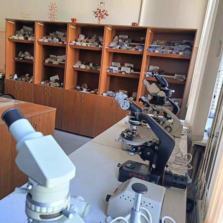 Ауд. 302 УК2. Кабинет Минералогии и кристаллографии