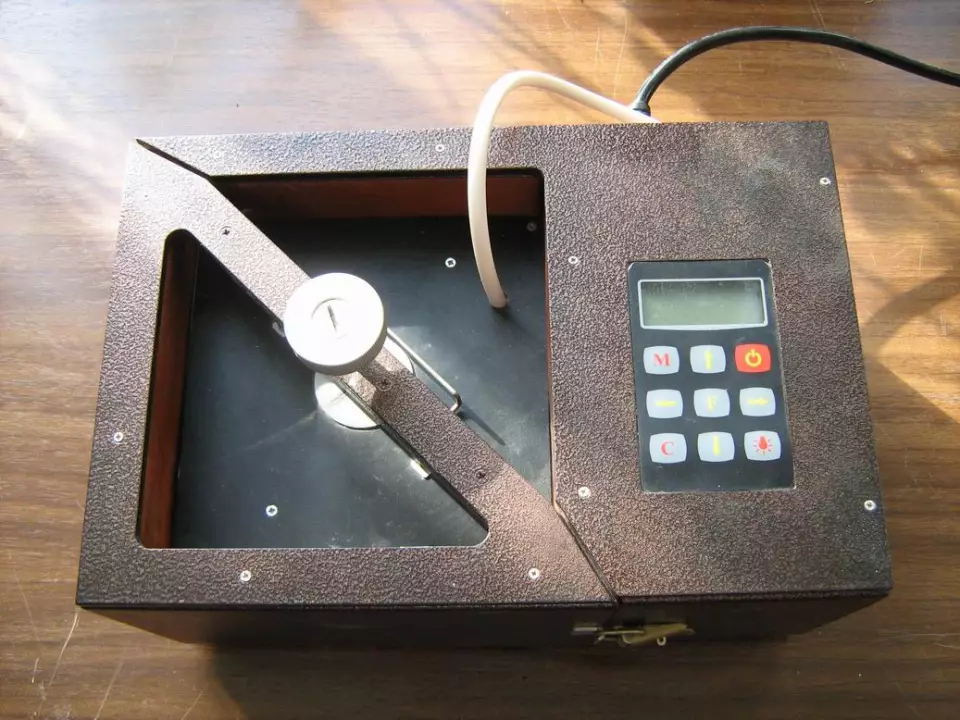 Автоматический прибор для испытания образцов на теплопроводность