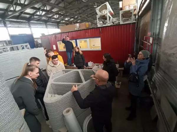 Студенты на учебно-ознакомительной практике