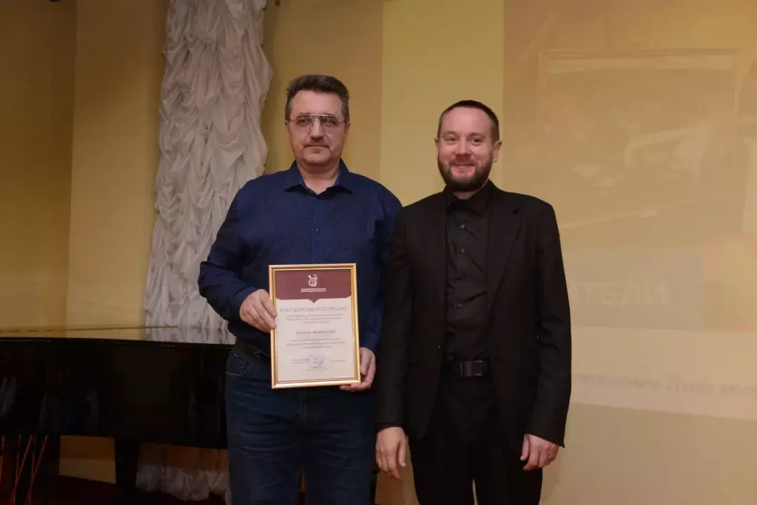 Старший преподаватель кафедры АиГ Леонид Анатольевич Пусный принял участие в благотворительной акции «Дары и дарители», которая прошла в в Белгородском художественном музее.