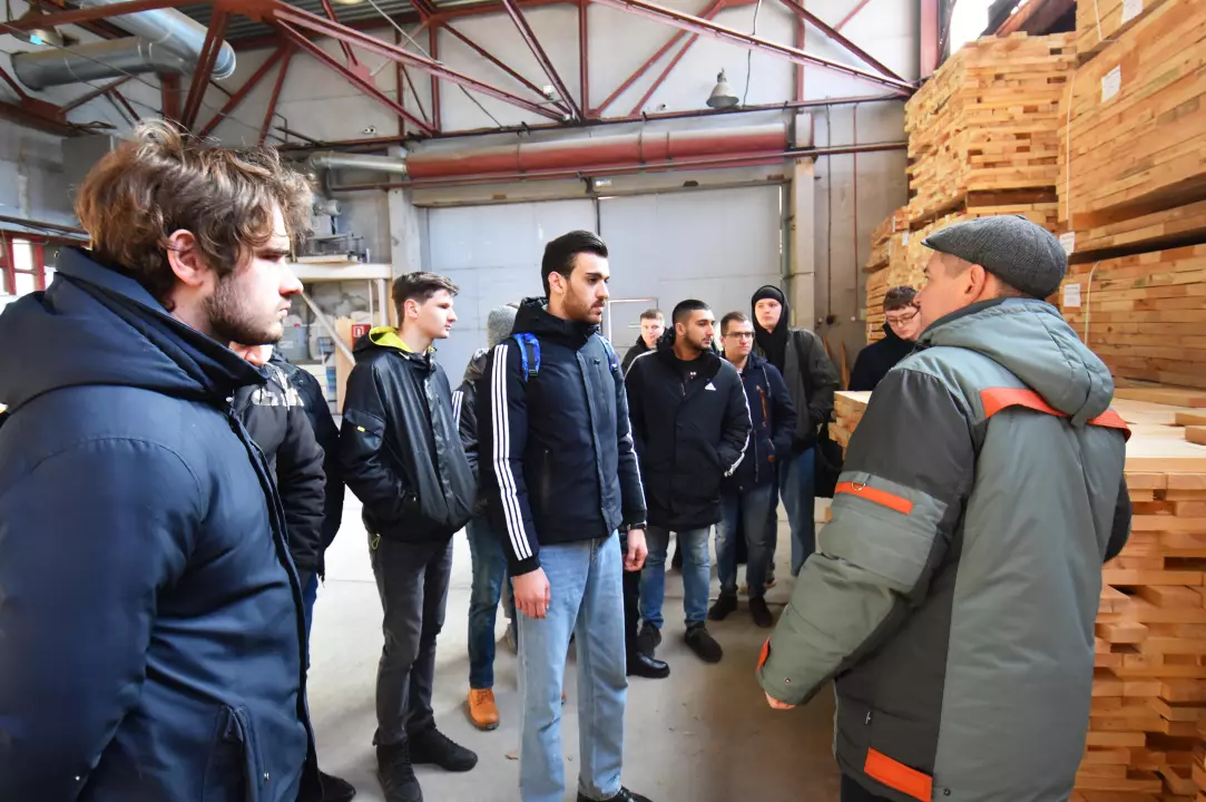 Студенты на учебно-ознакомительной практике