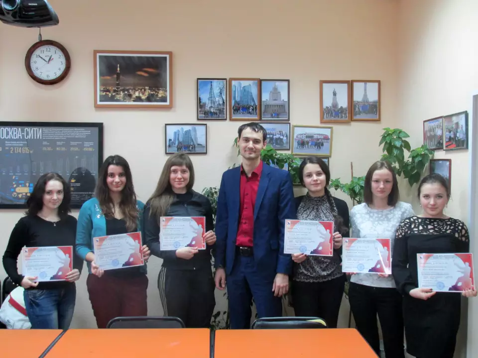 С выпускниками авторских курсов кафедры ЭУН