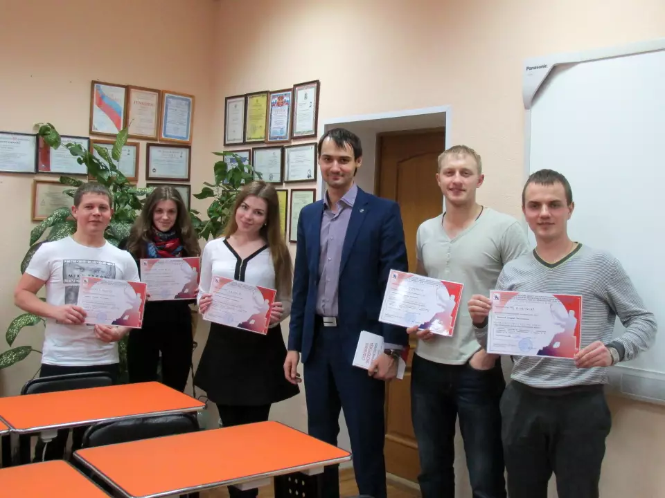 С выпускниками авторских курсов кафедры ЭУН