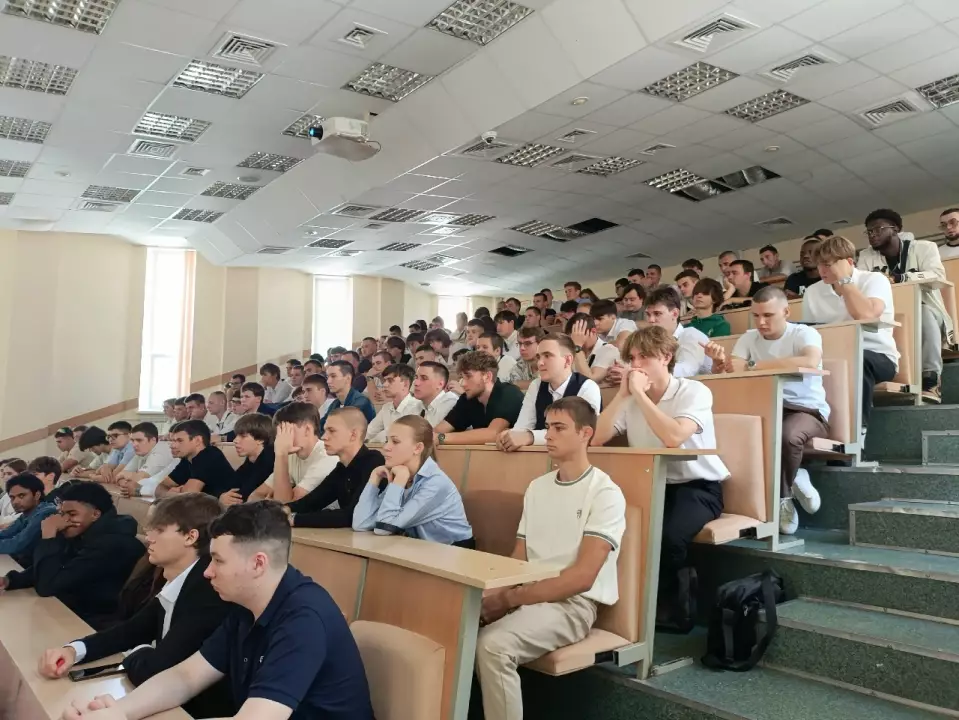 🎉 С началом нового учебного года, Шуховцы! Особый привет нашим первокурсникам!