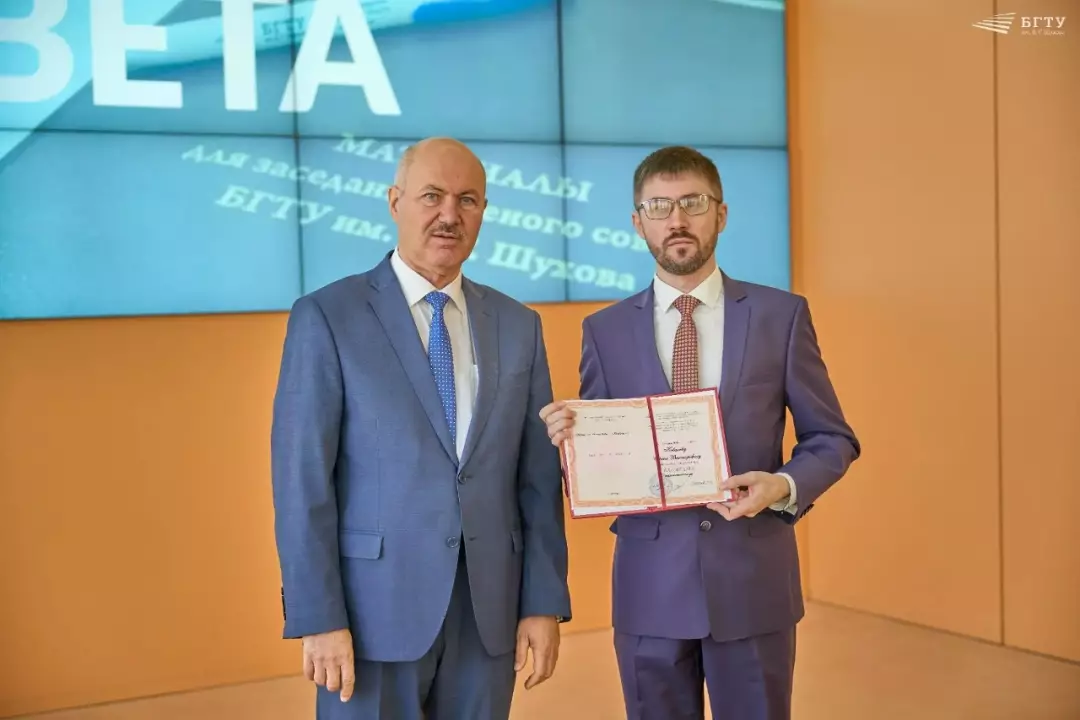Поздравляем присвоением степени кандидата наук! 