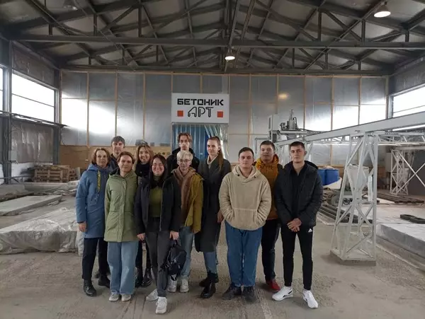 Студенты на учебно-ознакомительной практике