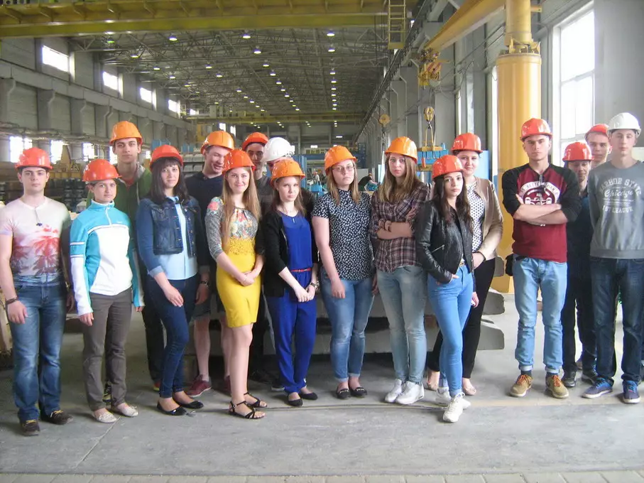 Студенты на учебно-ознакомительной практике