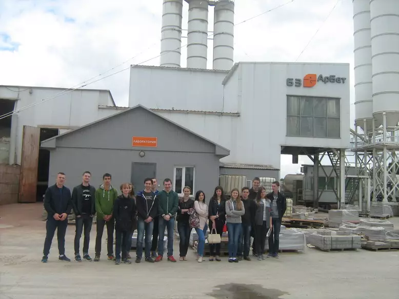 Студенты на учебно-ознакомительной практике