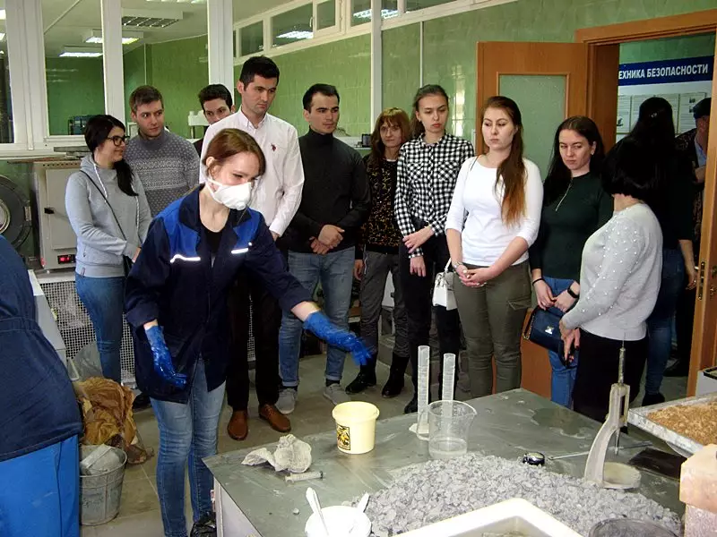 Студенты на учебно-ознакомительной практике