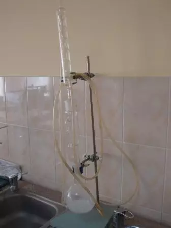 Экстрактор Соксклета – установка для изучения химического разложения образцов бетона и пород, а также позволяет воспроизвести в уменьшенном масштабе климатические циклы процессов поверхностного выветривания и проследить ряд явлений, типичных для экзогенных процессов