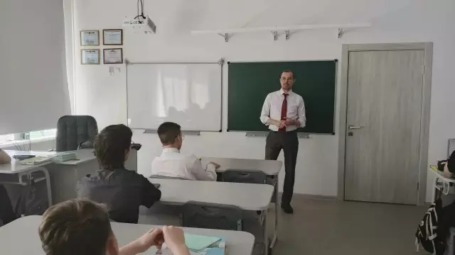 19 мая директор Колледжа высоких технологий БГТУ им В.Г. Шухова Спирин Михаил Николаевич провел агитационную встречу с абитуриентами средней школы №1 г. Валуйки!