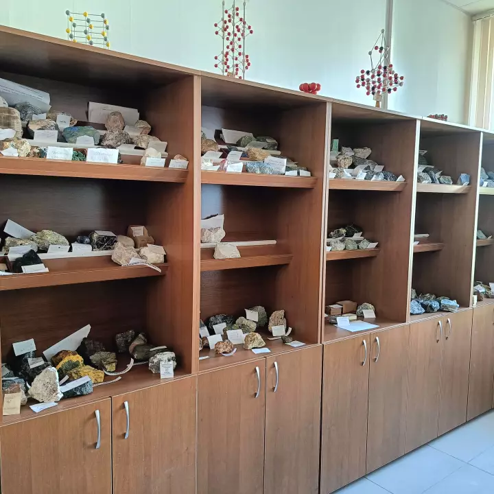 Ауд. 302 УК2. Кабинет Минералогии и кристаллографии