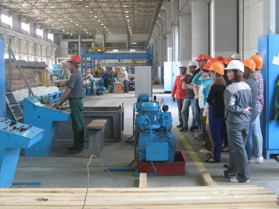 Студенты на учебно-ознакомительной практике