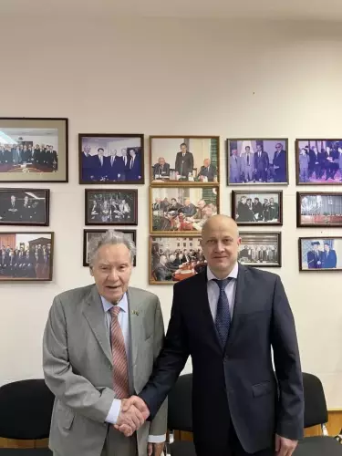 Исполняющий обязанности заведующего кафедрой СМИиК представил научный потенциал БГТУ руководству Российской инженерной академии