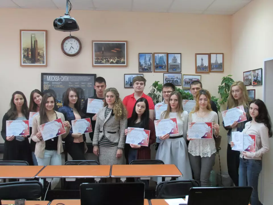 С выпускниками авторских курсов кафедры ЭУН