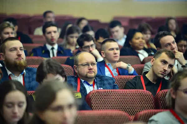 Участники конференции-конкурса студенты Бредихин Н.В. и Варламов П.П.