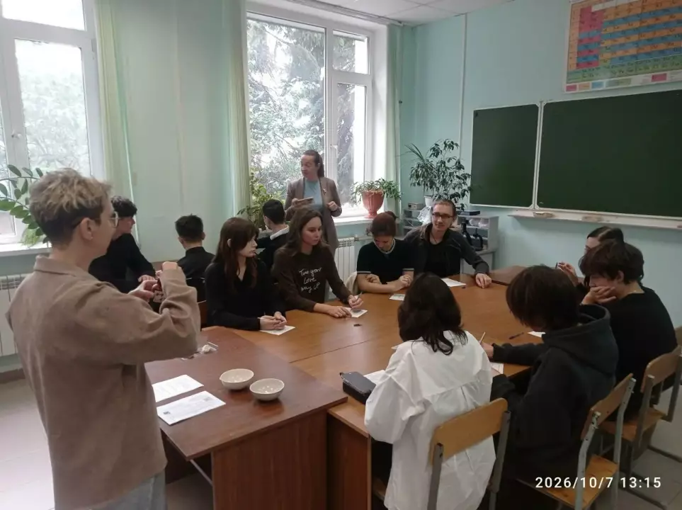 Занятие для школьников на кафедре ТЦКМ